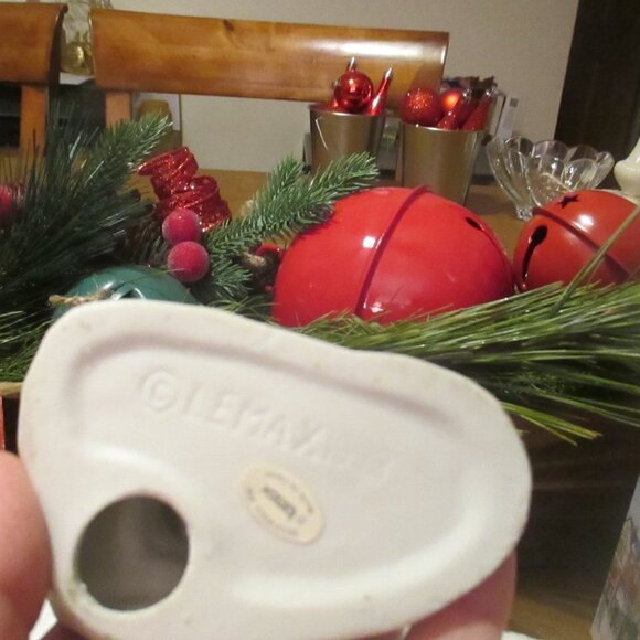 2 Lemax Dickensvale Christmas Village VTG 1993 Porcelain Musicians Dog Tobaggan - Picture 4 of 6